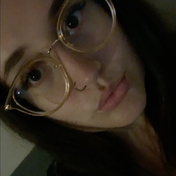 Meet your Posher, Karla - Picture 2 of 2